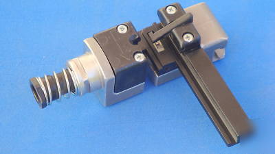 Amp 58443-1 terminating head tool assembly mta .156