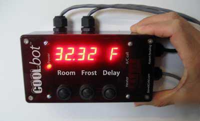 Cheap walk-in refrigeration using an air conditioner