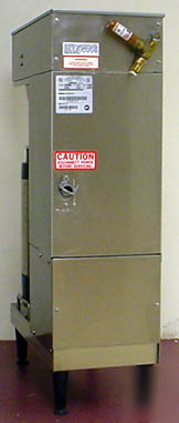 New co gxf-8D coffee brewer with 2.2 gallon dispenser