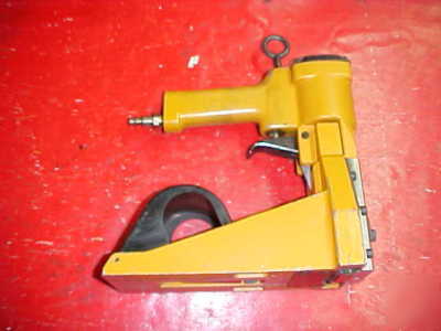 Bostitch tools D60ADC air box carton closure stapler