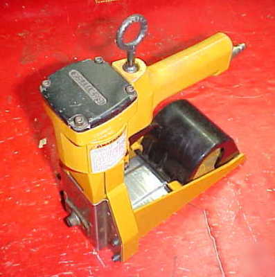 Bostitch tools D60ADC air box carton closure stapler