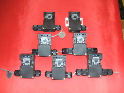 Lot of 8 schmersal AZ16-02ZVRK-M20 safety switch 
