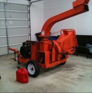 Linamar LX990 wood chipper