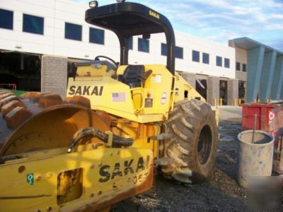 Sakai SV505T padfoot compactor roller