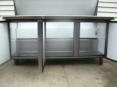 True 3-door sandwich preparation refrigeration unit