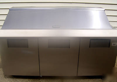 True 3-door sandwich preparation refrigeration unit
