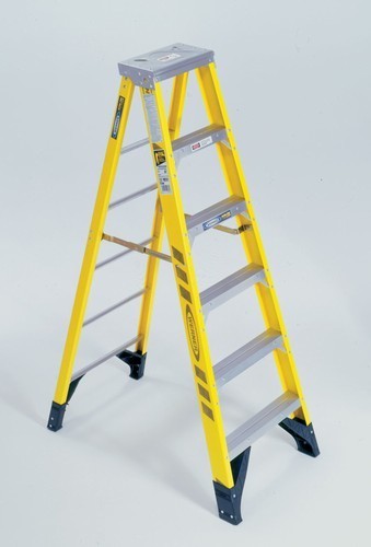 Werner 4 foot fiberglass stepladder - 375 lb rated