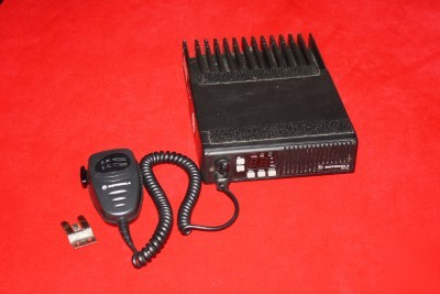 Motorola max-trac -uhf fm transceiver w/mic