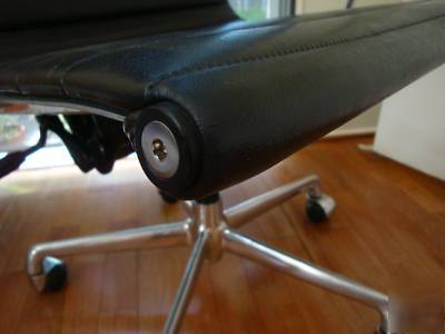 Eames leather EA335 office chair retro gas lift