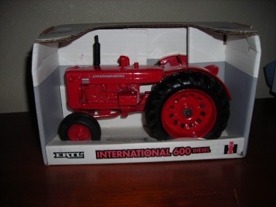 Ertl international 600 diesel diecast metal