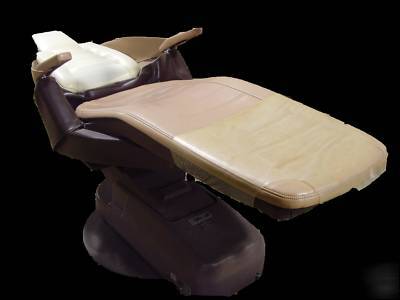 Royal model 16 chair and dental light- fully functional