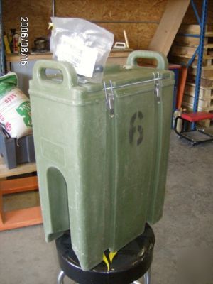 Cambro insulated beverage containers 500LCD 4 3/4 gal