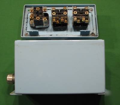 Hoffman box 3 button 8X4X5 with start/estop buttons
