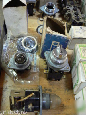 36PC lot ge CR2940U pushbuttons lights & contact blocks