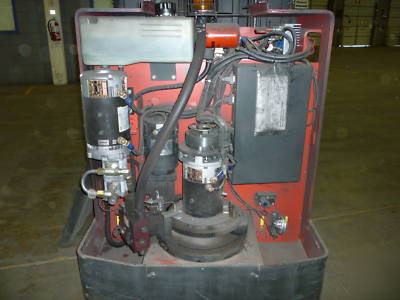 2005 raymond order picke***nice**plus battery charger**