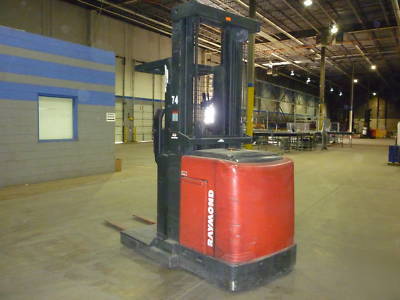 2005 raymond order picke***nice**plus battery charger**