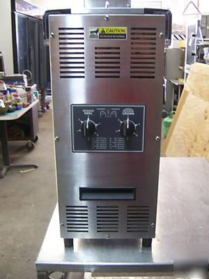 Used round up toaster excellent working condition 