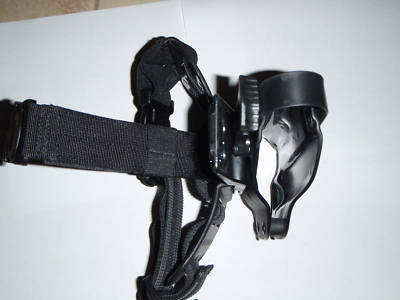 Blade-tech tactical thigh rig with light