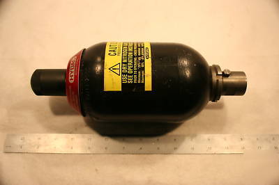 Hydac 1 quart bladder accumulator model 02054003 SB330