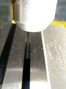 Laser edge & centre finder with 1/4 shank