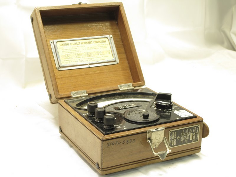 Sensitive research dc voltage standard polyranger c-2