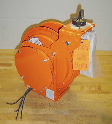 Hubble g series cable reel 16 awg 4 conductor 20 ft. 