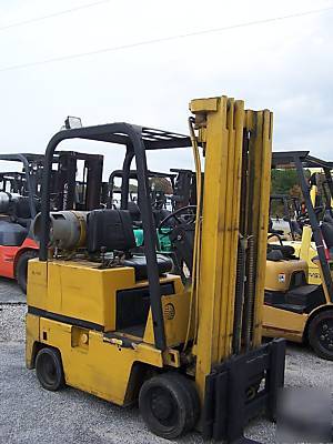 Caterpillar 3000 lb cap forklift 1985