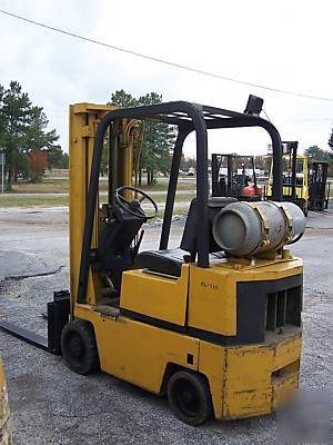 Caterpillar 3000 lb cap forklift 1985