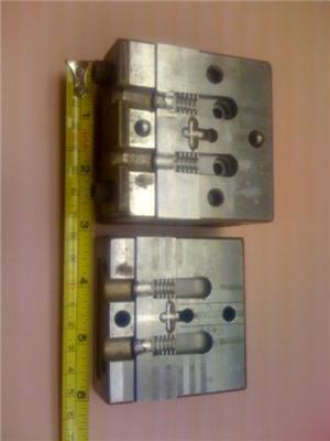 Small dc plug mold for strain reliefs ...ok