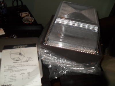  kenall herculux defender 5300 ceiling/wall light
