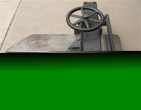 Challenger guillotine paper cutter
