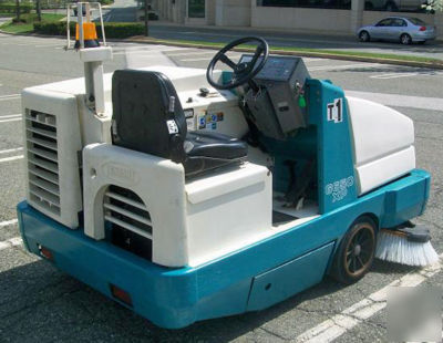 Tennant 6650 rider sweeper