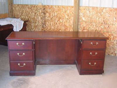 Kimball executive desk w/credenza & lateral file + more