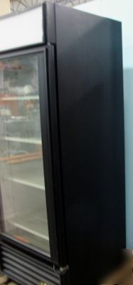 True gdm-26 single door display cooler