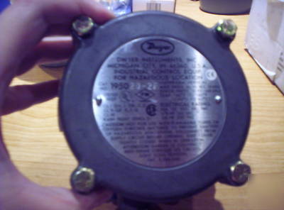 New dwyer instruments explosion proof pressure switch- 