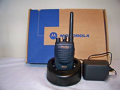 Mint magone motorola BPR40 uhf 4WATT two way radio 8CH