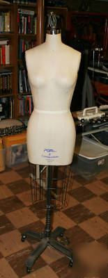 Pgm 601 lady dress form industry pro w/hips sz 2 
