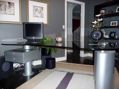 Cantoni - executive desk and 2 door credenza
