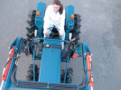 Mitsubishi 3-cyl diesel 4X4 loader tractor blade mower