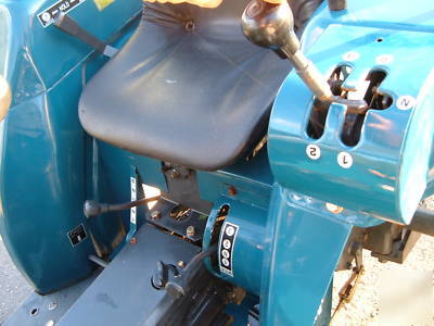 Mitsubishi 3-cyl diesel 4X4 loader tractor blade mower