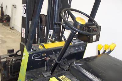 1993 clark 3000 lb forklift with fork positioner che ap