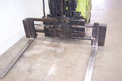 1993 clark 3000 lb forklift with fork positioner che ap