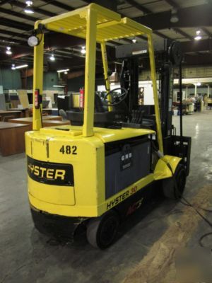 Hyster 2006 narrow aisle turret forklift with 36V cgr