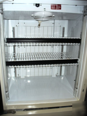 Masterbilt merchandising freezer