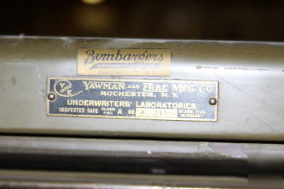 Yawman & erbe mfg. antique double door safe class a T20