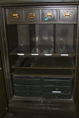 Yawman & erbe mfg. antique double door safe class a T20
