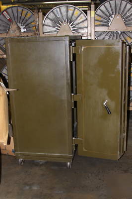 Yawman & erbe mfg. antique double door safe class a T20