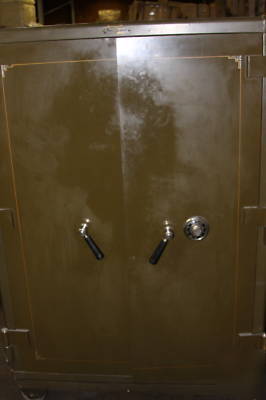Yawman & erbe mfg. antique double door safe class a T20