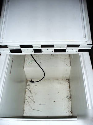 Fricon chest-style freezer