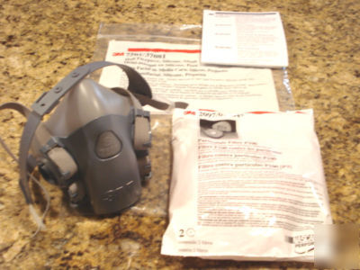 New 3M small 7501 1/2 face respirator w P100 cartridge